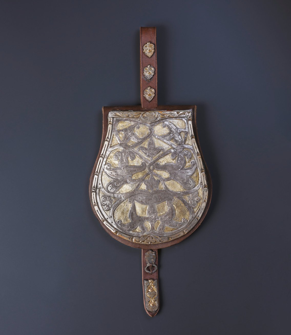 Karos-Eperjesszög II. temető 29. sír tarsolylemez